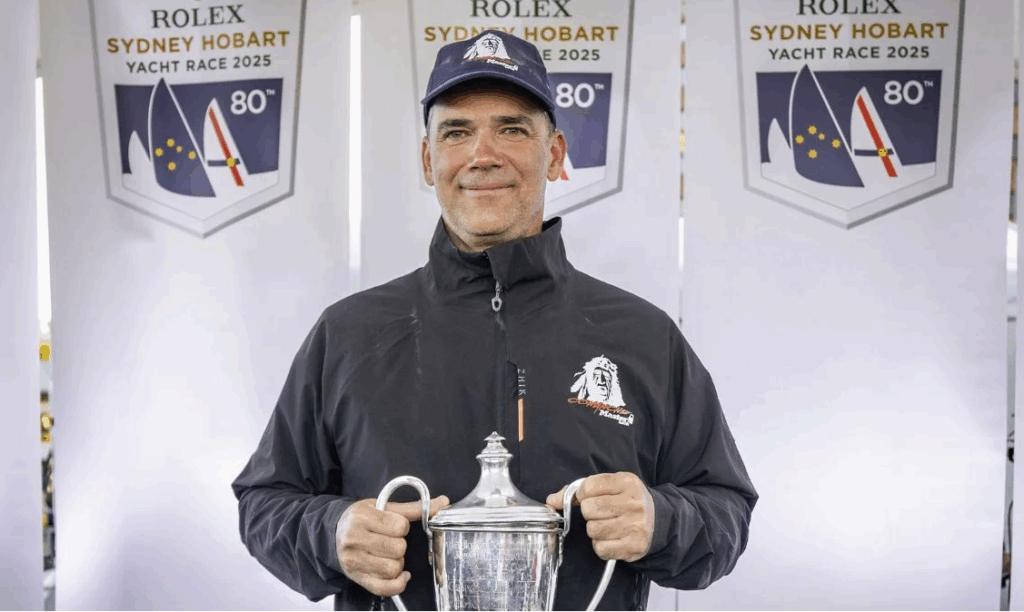 Pablo Arrarte a bordo del Master Lock Comanche, campeón en tiempo real de la 80ª Rolex Sydney Hobart