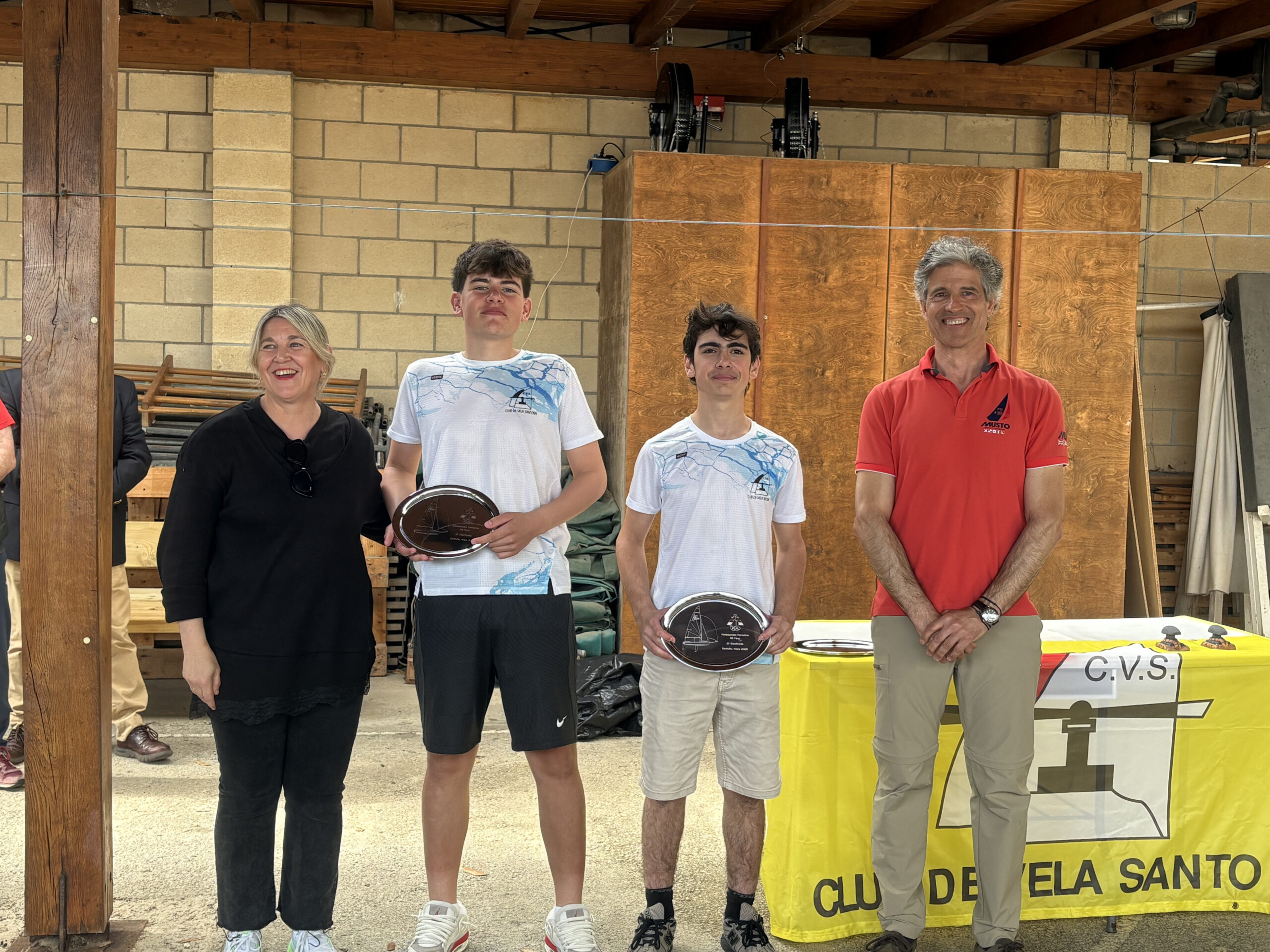 Tercer puesto: Alicibar Luque Bingen y Juan Echeita Fernández. Club de Vela Santoña.