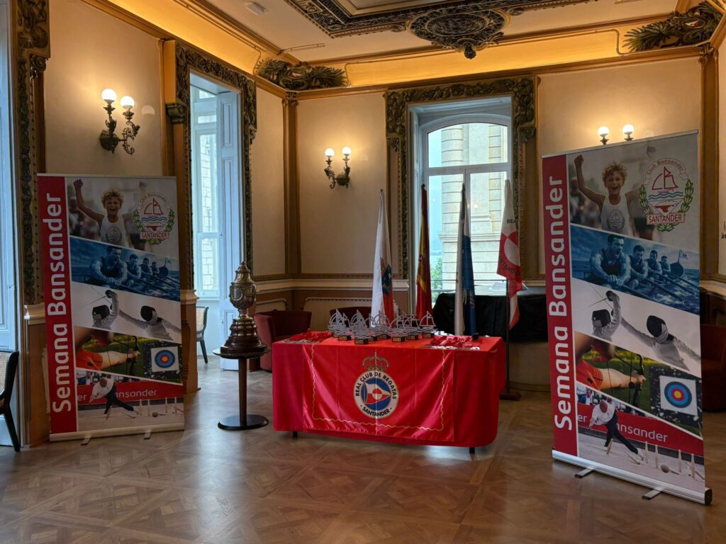 El IX Trofeo Bansander 2026 reúne a las principales clases de vela ligera en la bahía de Santander