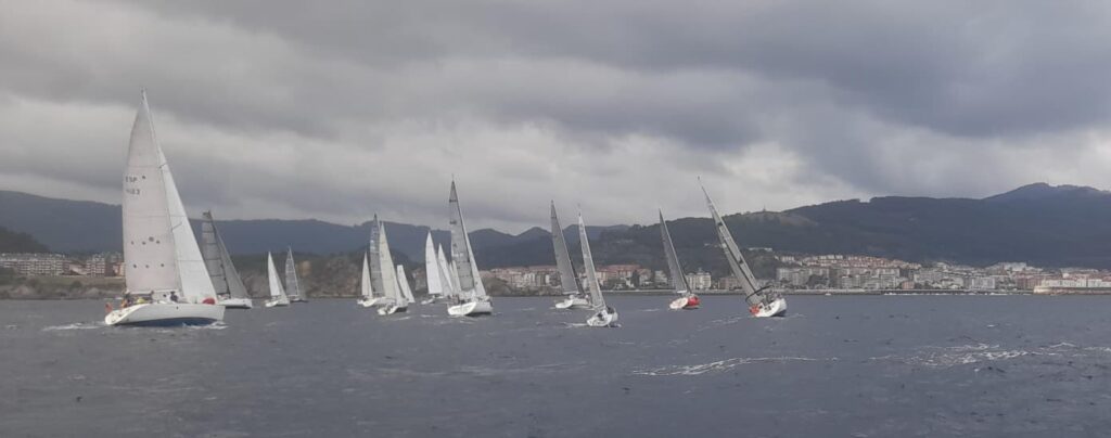 La XXXIV Vuelta a Cantabria a Vela completa su segunda jornada entre Castro Urdiales y Laredo