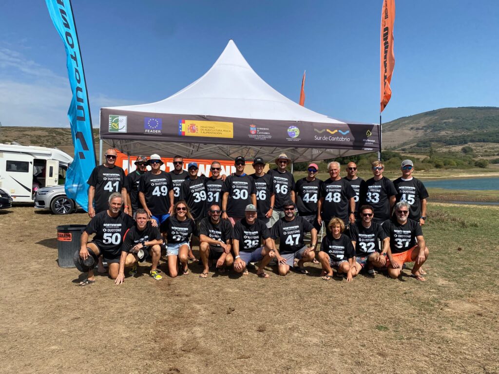 Emilio Durán, campeón de CANTABRIA, de Wingfoil, en el pantano del Ebro