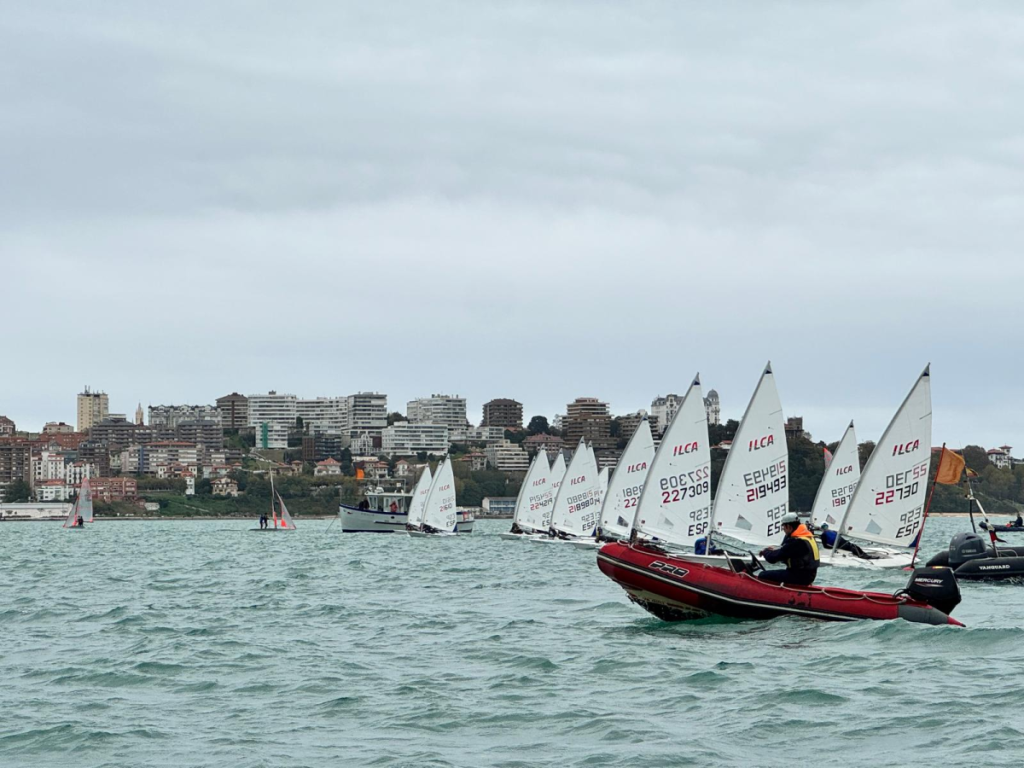 El XX Trofeo Presidenta de Cantabria reúne a 139 regatistas en la bahía de Santander